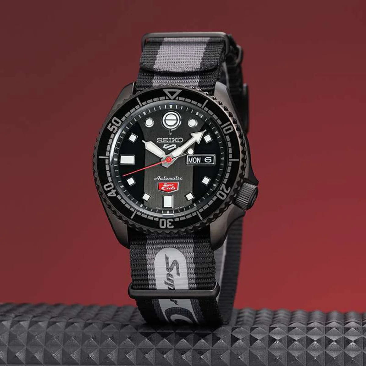 Seiko Seiko 5 Sports SRPJ75K1  - задняя крышка металл сталь корпуса, япония часы