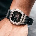 Casio Casio G-Shock GM-5600U-1DR GM, наручные мужские часы фото под углом