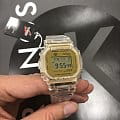 Casio DW-5035E-7ER мужские часы застежка крупным планом