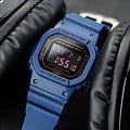 Casio DW-5600BBM-2ER мужские часы застежка крупным планом