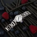 Maurice Lacroix Maurice Lacroix FIABA Date FA1004-SS002-110-1 кварцевые женские часы часы крупный план серебристый циферблата