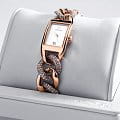 Swarovski 5519327 наручные женские часы застежка крупным планом